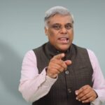 Ashish Vidyarthi Instagram – Double standards… Doesn’t it raise our hackles when we experience it?
The complete video on https://www.linkedin.com/feed/update/urn:li:activity:6506342825024684032

Now accept it, we experience double standards when others don’t exhibit what we expect from them.. Most of the time, when we experience this lowering of standards in engagement from others.. ( He did, She did… Then I did) We match it, by lowering our standards too.

In effect we have lowered our engagement with the world basis others.. This impacts each area of our life, relationships, profession, day to day interactions.

But does this tit for tat improve our quality of life?

Inviting you to have look at this video and for a day, practice the “Double Standards” I have shared. 
Try it out, by stepping out of your apprehensions. I promise you the results shall surprise you. 
Would love to hear your experience of life, as you embrace this new set of “Double standards”. Alshukran Generous Bandhu.. Alshukran Generous Zindagi.
www.avidminer.com
#doublestandard #thinkdifferent #generosity #ashishvidyarthi