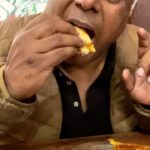 Ashish Vidyarthi Instagram - Heritage Market specialty from Kasauli…#DoMoreWithLife #kasauli #himachalpradesh #bunsamosa #reelkarofeelkaro #reelsinstagram #himachal #solan #barog #pahadi #himachaltourism #trending #remix #viral