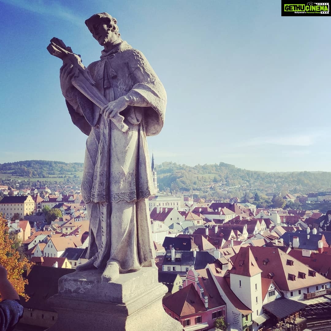 Ashish Vidyarthi Instagram - Frozen in time.. By a snaking river, an abode of the noble.. State Castle, Cesky Krumlov