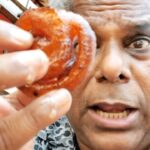 Ashish Vidyarthi Instagram - Laal kala khoya humne paya…😜 #DoMoreWithLife #raipur #jalebi #khoyajalebi #food #travel #instareels #reelitfeelit #reelkarofeelkaro #bts #foodie #streetfood #share #remix