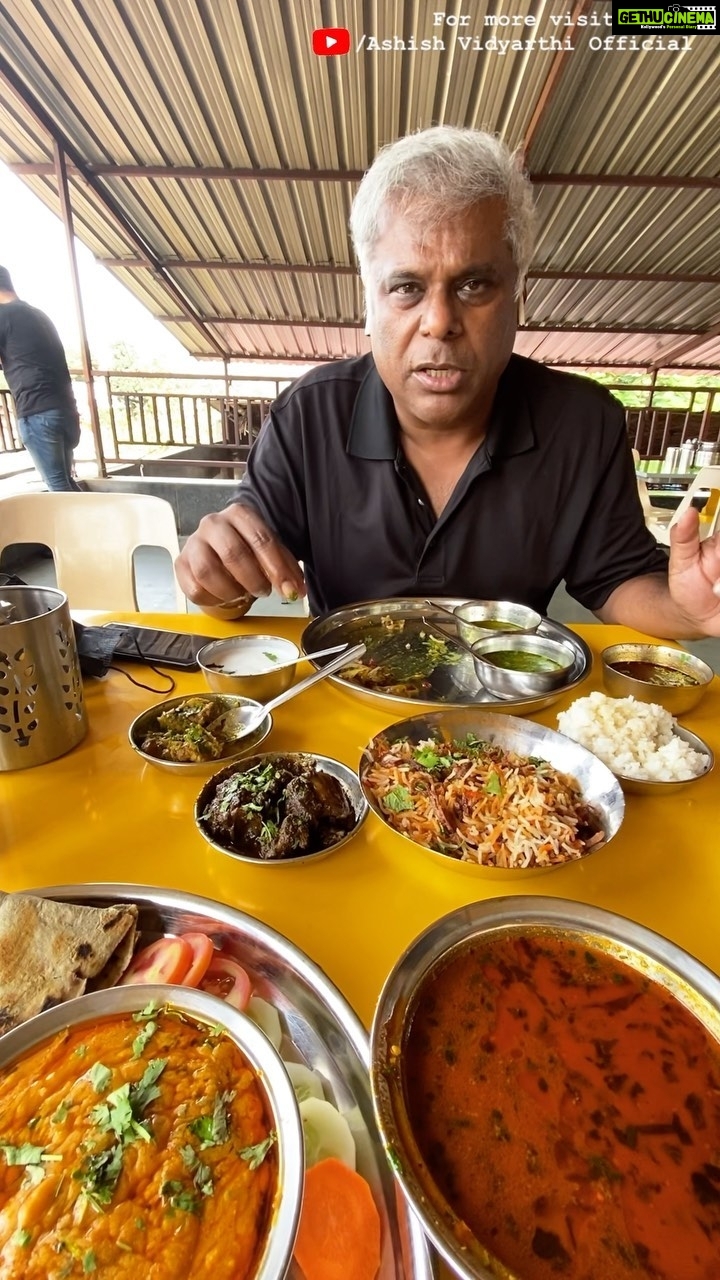 Ashish Vidyarthi Instagram - FOOD FESTIVAL Mutton rassa & Indrayani Rice at Jagdamba in Pune 📍 Video Shot on 3rd September,2021 #DoMoreWithLife #mutton #muttonrassa #lunch #pune #maharashtra #food #spicy #rassa #muttonthali #muttonbhakri #chicken #reels #reelsinstagram #reelitfeelit #reelkarofeelkaro #trending #remix #viral #actor #ashishvidyarthi #bts