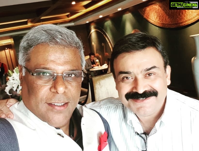 Ashish Vidyarthi Instagram - AV & AB at @peoplematters #techhr18 www.avidminer.com #avidminer #ashishvidyarthi #conversationswithyou #leadershipinterventions #personalleadership #thoughtleadership #technology #hr #startup #asia #photooftheday #alshukranzindagi #alshukranbandhu #amazing #life #humanness