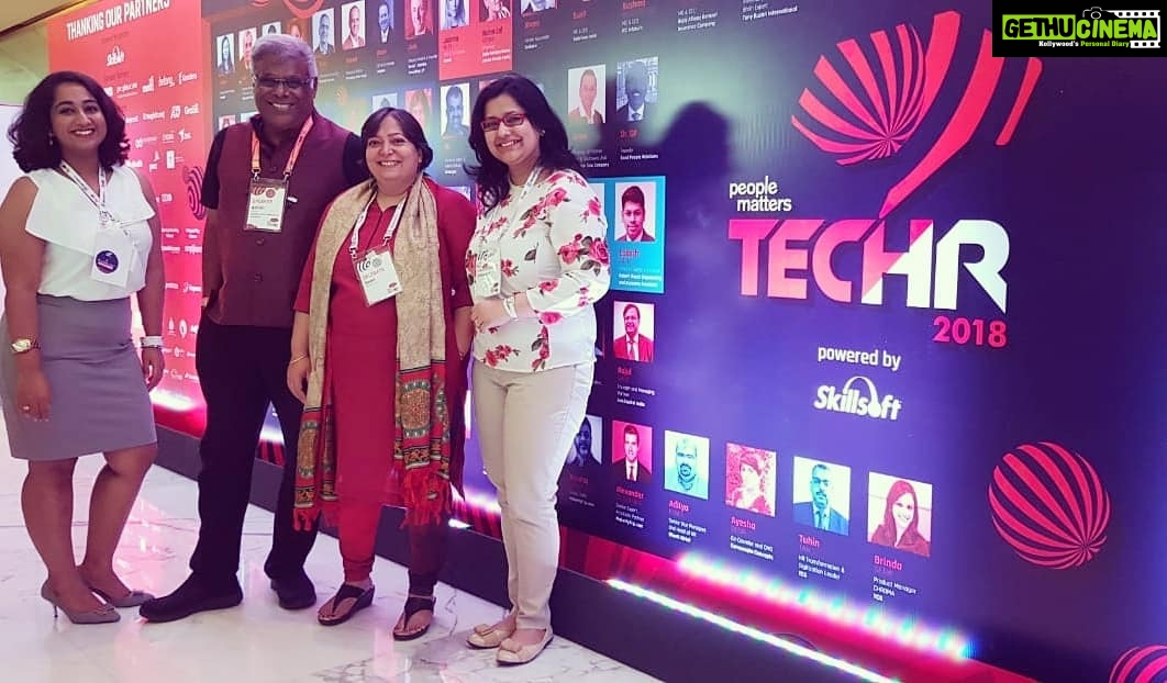 Ashish Vidyarthi Instagram - We work, we collaborate, we grow together... Team Avid Miner!😊🙏 Al Shukran Bandhu! Al Shukran Zindagi! @ashishvidyarthi1 @peoplematters www.avidminer.com #avidminer #ashishvidyarthi #techhr18 #conversations #leadershipinterventions #personalleadership #thoughtleadership #technology #hr #startup #asia #photooftheday #amazing #life