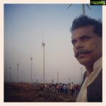 Ashish Vidyarthi Instagram - Good evening from Satara.. Amidst hundreds of wind turbines overlooking a grand valley ... The setting is stunning!