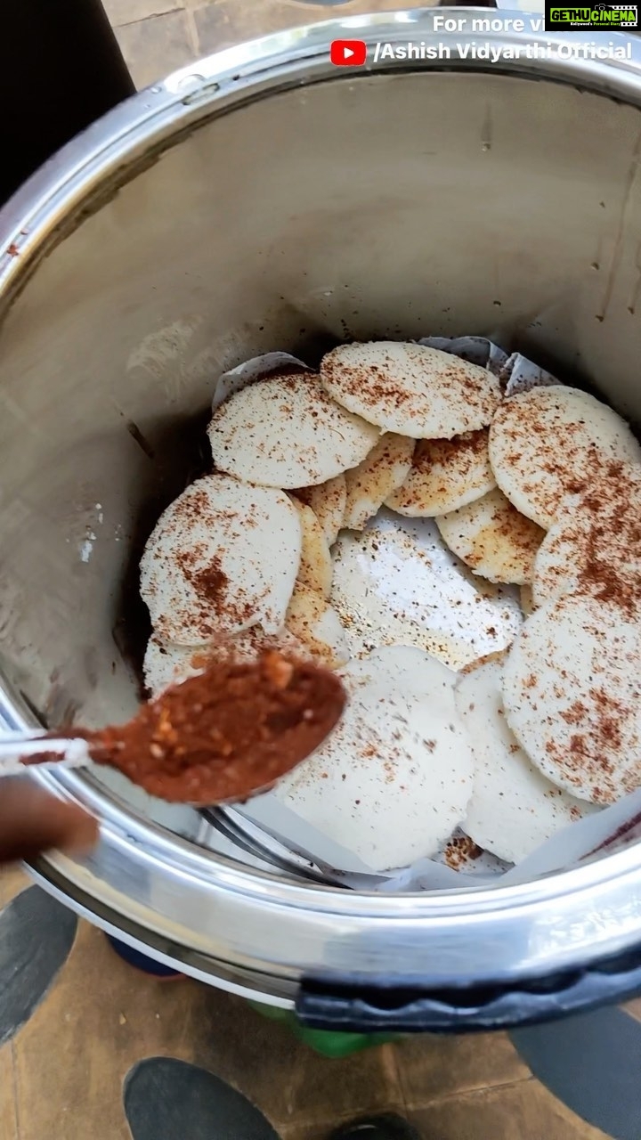 Ashish Vidyarthi Instagram - Karam Idli at Varalakshmi Tiffins, Guntur #DoMoreWithLife #karamidli #guntur #varalakshmitiffins #tiffins #breakfast #idli #idlichutney #reels #reel #food #southindia #india #reelitfeelit #remix