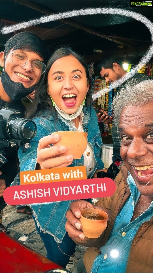 Ashish Vidyarthi Instagram - OMG!! Exploring KOLKATA with @ashishvidyarthi1 ππ€ Have you watched the video yet? Head over to YouTube "Feet Outside" to explore Kolkata with @ashishvidyarthi1 & @feetoutside π¬ Don't miss it!! . . #reelsinstagram #reelkarofeelkaro #reelitfeelit #howrahbridge #kolkata #kolkatadiaries #food #streetfood #ashishvidyarthi #travel #travelvideos #indianyoutuber #actorvlogs #foodgasm #howrah #sealdah #kolkatatravel #bong