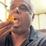 Ashish Vidyarthi Instagram - What makes travel rich…Places, People or Food with People.. Let me know in the comments Mutki.. 😍😋A Gulbarga delicacy cooked in Sakleshpur by Maneish 's Mother #mutki #food #sakleshpur #travel #love #friendship #foodreels #reelitfeelit #reelkarofeelkaro #southindianfood #southindia #home #homecookfood #homekitchen #trending #viral #yummy #actorvlogs #actorslife #bts