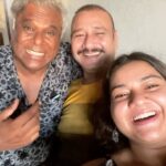 Ashish Vidyarthi Instagram - NSD का classmate... Aur बेटी... साथ बिताए कुछ पल @itspihusand @sandparitosh #dosti #yaari #classmate #bachpankayaar #reelkarofeelkaro #friends #life #love #reelitfeelit #surprise #DoMoreWithLife