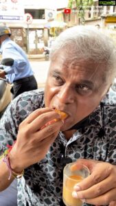 Ashish Vidyarthi Instagram - इतने दिन, यहाँ क्यों नहीं लाया मुझे? ☕️@arunbhardwaj67_ #instagood #instatea #chaha #maharashtra #pune #puneri #amrutulya #instafood #reelkarofeelkaro #reelitfeelit #instadaily #reels #reelsindia #india #trending #trend #instatravel #travel #friends #family #rain #mumbai #bachpankapyar #chai #love #delhikadost #yaari #bachpankadost #remix #reel