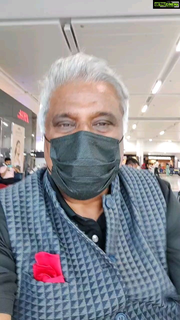 Ashish Vidyarthi Instagram - Happy Sunday... Cheers and love.. Dilli to Mumbai #DoMoreWithLife #delhi #mumbai #happysunday #reelitfeelit #travel #home