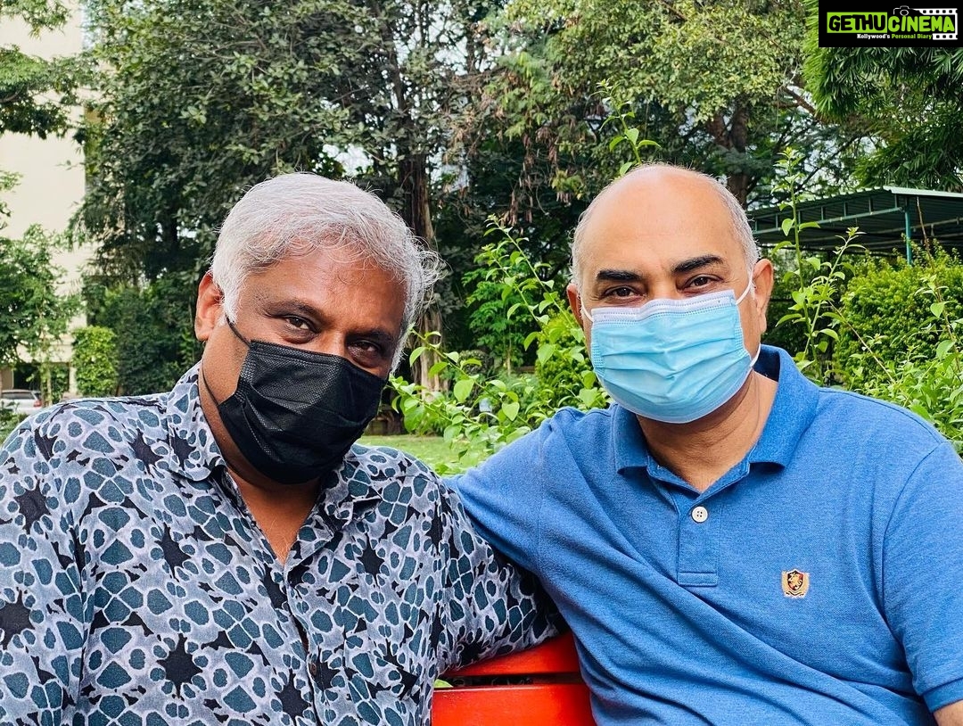 Ashish Vidyarthi Instagram - संग Arun 👬 #dosti #yaari #dost #yehdosti #instagood #instagram #instatrend #indtatravel #weather #pune #bachpan #bachpankapyar #laxminagar #delhi #mumbai #beakfast #instatrend #meradost #yaar #trending #rainyday #punecity Pune, Maharashtra