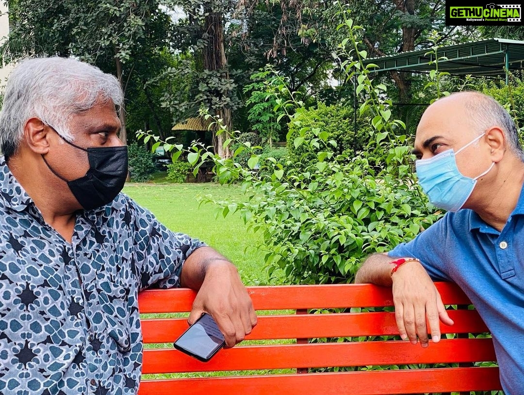 Ashish Vidyarthi Instagram - संग Arun 👬 #dosti #yaari #dost #yehdosti #instagood #instagram #instatrend #indtatravel #weather #pune #bachpan #bachpankapyar #laxminagar #delhi #mumbai #beakfast #instatrend #meradost #yaar #trending #rainyday #punecity Pune, Maharashtra