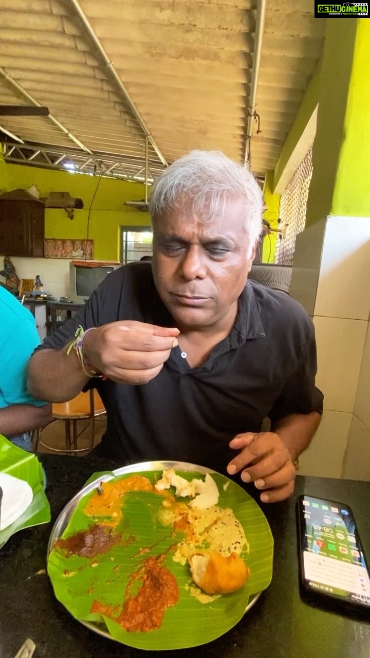 Ashish Vidyarthi Instagram - Love filled Ramasseri idli at saraswati tea stall❤️💫 #DoMoreWithLife #idligram #wadagram #instafood #instagood #instamorning #beautifulindia #kerala #palakad #keralatourism #love #friends #family #music #zindagi #grateful #food #southindia #south