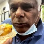 Ashish Vidyarthi Instagram - Spicy 🌶 Khidki Vadapav in Mumbai 🔥🥵 #vadapav #spicy #hot #indianburger #ashishvidyarthi #ashishvidyarthiactorvlogs #reelsinstagram #reelkarofeelkaro #reelitfeelit #trending #viral #mumbai #mumbaistreetfood #mumbaivadapav #mumbaifoodie #mumbaikar #travel #food #life #love #domorewithlife Mumbai, Maharashtra