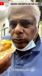 Ashish Vidyarthi Instagram - Spicy 🌶 Khidki Vadapav in Mumbai 🔥🥵
#vadapav #spicy #hot #indianburger #ashishvidyarthi #ashishvidyarthiactorvlogs #reelsinstagram #reelkarofeelkaro #reelitfeelit #trending #viral #mumbai #mumbaistreetfood #mumbaivadapav #mumbaifoodie #mumbaikar #travel #food #life #love #domorewithlife