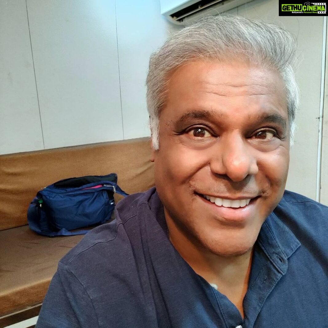 Ashish Vidyarthi Instagram - Collar in... Collar out... Is In right or Outright? www.avidminer.com