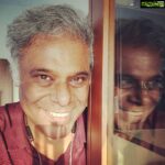 Ashish Vidyarthi Instagram – A #smile in reflection. #Grateful… For whatever is there… #lifelessons #LifeGoesOn