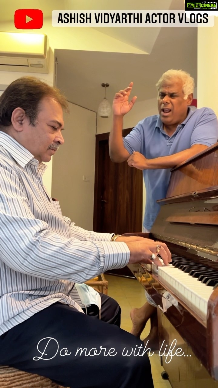 Ashish Vidyarthi Instagram - Chalte Chalte..Mere yeh geet yaad rakhna… #domorewithlife #reelitfeelit #reelkarofeelkaro #alshukranzindagis #alshukranbandhu #love #life #friendship #singing #sings #liveyourlives #livemanylives #piano #cover #ashishvidyarthi #behindthescenes #actor #mumbai #remix #share #trending #viral Mumbai, Maharashtra