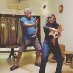 Ashish Vidyarthi Instagram - #jugnuchallenge teaching the “Vidyarthi” 🤓🤓🤓🤪🤪🤪🤪😝😝😝😝😝💃🏻💃🏻💃🏻💃🏻💃🏻💃🏻 @nikhitagandhiofficial don’t miss this one sistaaah ❤️🤗 #jugnuchallenge #ashishvidyarthi #aditipaul #jugnu #dance #reels #reelitfeelit #reelkarofeelkaro #reelsinstagram #badshah #yolo #remix #shareut #dancer #dancechallenge #friends #love #friendship #domorewithlife