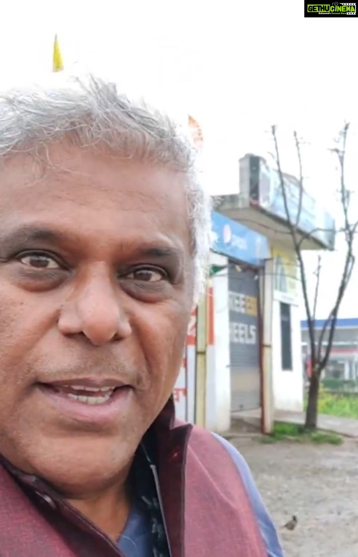 Ashish Vidyarthi Instagram - A routine which brings if not a yawn, at least a lingering feeling of boredom and predictability... Yet of we look carefully, no two days are alike... How will it be if each day can be seen by us, as a unique contribution to our life..? Do share your thoughts how we can ongoingly identify the extraordinary in the ordinary.. And allow that to be the lietmotif of our life.. And... You may wish Piloo and me on our anniversary ... We are 21 today! Alshukran Bandhu.. Alshukran Zindagi www.avidminer.com #uniqueness #celebrate #life #mylife #avidminer #ashishvidyarthi