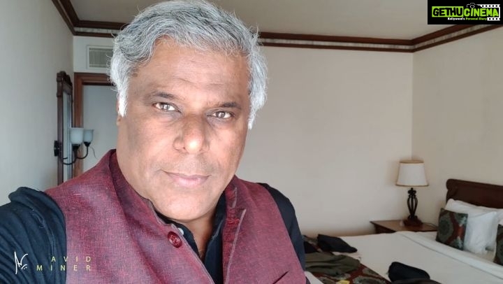 Ashish Vidyarthi Instagram - Hi.. How are you with being disturbed, while in the midst of something really important ? Always used to get my goat... Till I saw, I could look at it, slightly differently.. Do share your thoughts, on how you deal with being disturbed when in the middle of stuff! Alshukran Bandhu.. Alshukran Zindagi