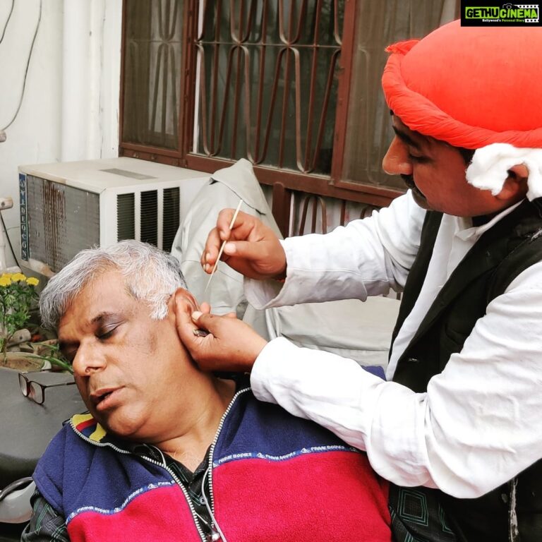Ashish Vidyarthi Instagram - Don't try this at home... (Though I did... After years ) VIP Road, Lucknow