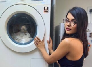Ashna Zaveri Instagram - Squatting my way through the morning routine🤪 #trendingreels #funny #beyonce #partition
