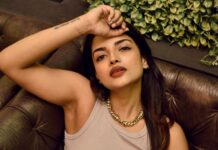Ashna Zaveri Instagram - When you can’t look on the bright side , I will sit with you in the dark 🖤 📸 @awara_portraits31