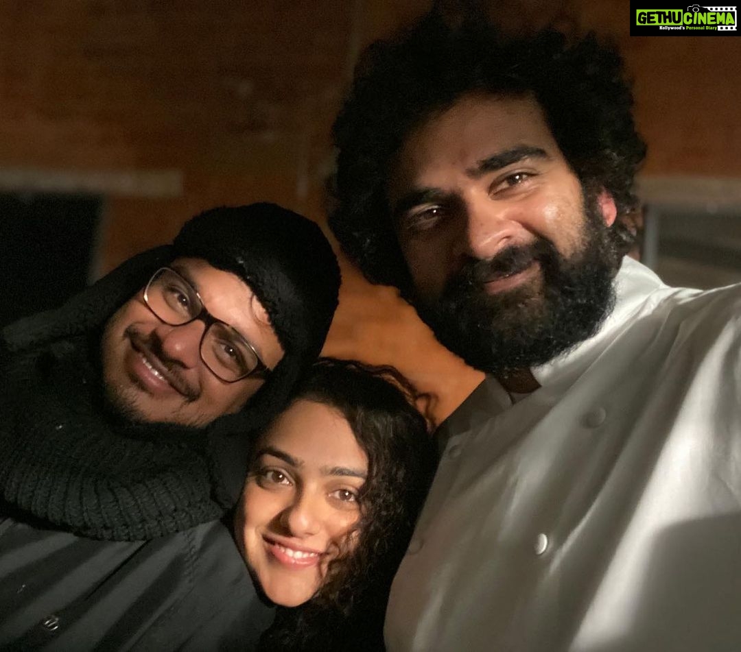 Ashok Selvan Instagram - Ninnila Ninnila / Theeni is one of those special films that has my heart and soul. Being Dev was such a wonderful experiment and experience that I’ll forever be grateful for. Today marks one year of this Beautiful film. Love forever to all the beautiful people I made it with. And my dear makkalay, thank you for all the love you gave us. Cheers and love. P.S. it’s available on @zee5 #1yearofninnilaninnila #NinnilaNinnila #Theeni