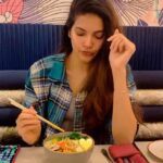 Ashrita Shetty Instagram - Talking to my ramen 🍜 Totally normal🌝