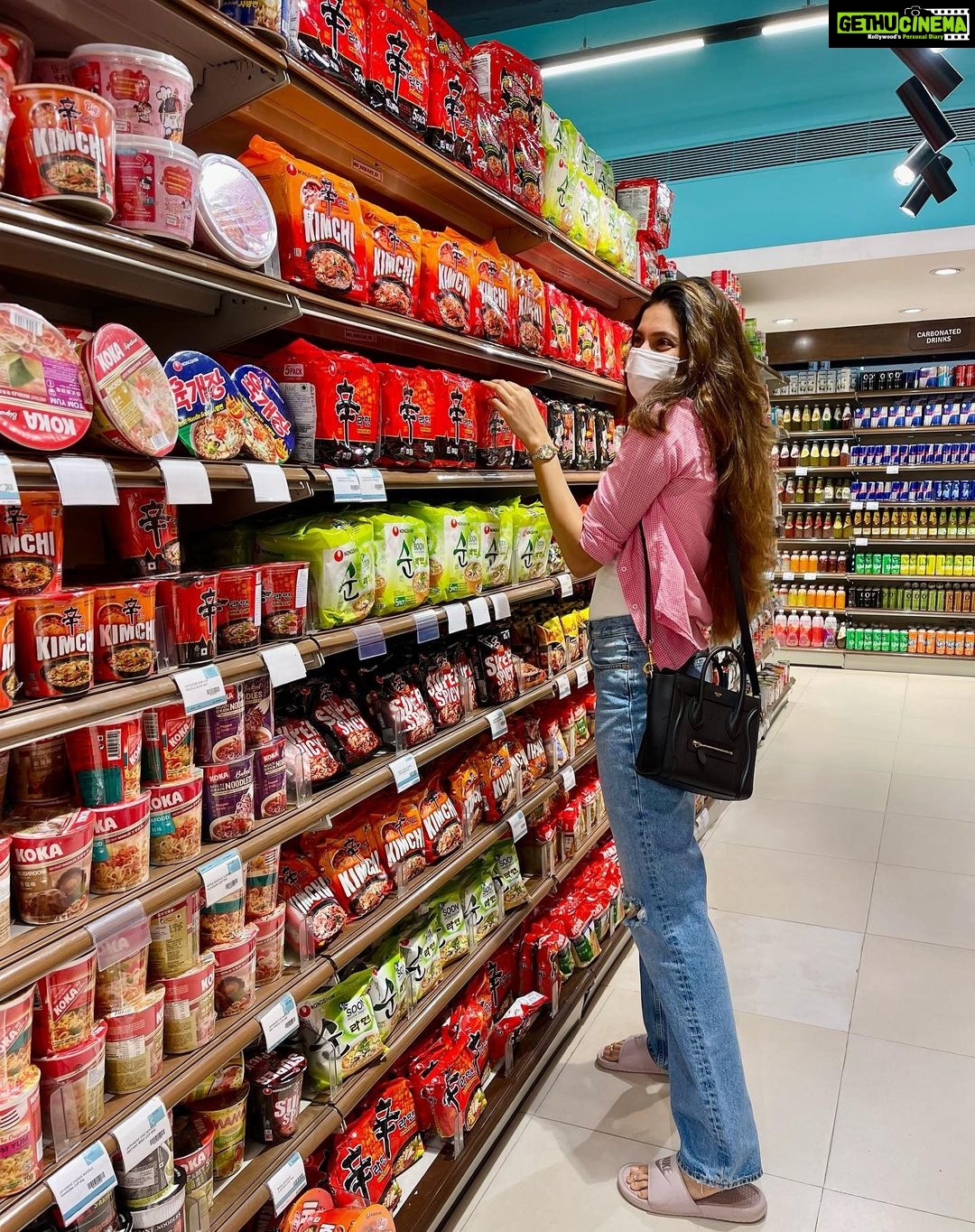 Ashrita Shetty Instagram - Went grocery shopping and almost lived in the ramen section 🌝🍜🛒 #ramenlover 💜