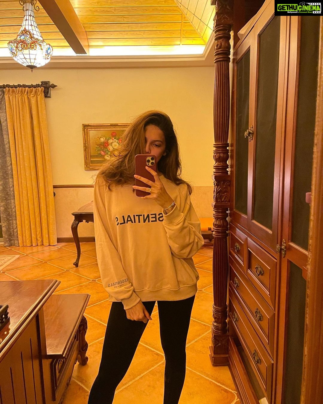 Ashrita Shetty Instagram - Lazy Sunday's are good Sunday's 🧸☕️