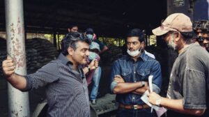 Ashwin Kakumanu Instagram - on the occasion of #9yearsofmankatha heres a throwback.Ajith sir & @venkat_prabhu sir discussing the iconic train scene phone call in the film. And here I am looking like a time traveler from 2020. 😷  @vasukibhaskar @vaibhav30 @premgi @mahatofficial #Thala #Mankatha