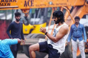 Ashwin Kakumanu Instagram - Push yourself, because no one else is going to do it for you.
Practicing a fight scene for @ashvinmatthew film. Can't wait to see how this one turns out 🔥
📷: Yadhukrishna 
#hustleandmuscle #action #fightscenes #sweeptheleg