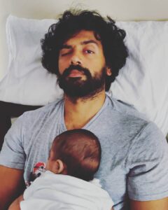Ashwin Kakumanu Instagram - This papa bear sleeps with one eye open. 🐻🤨 #mygirl #bedhead #Avira