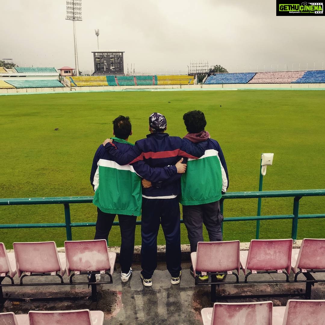 Ashwin Kakumanu Instagram - Coach and players at the Dharamshala cricket stadium. Semma view! #luckynumber3 #pumabrothers