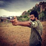 Ashwin Kakumanu Instagram – #ithuvedalamsollumkathai. Nice to  be able to pick up a gun and shoot an action scene for the first time after #mankatha and that too in hyd where we shot on the highways! Brings back lots of fun memories! #boysandtheirtoys #gunparty #doyoufeellucky #spaghettiwestern