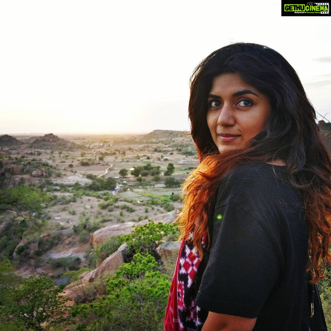 Ashwin Kakumanu Instagram - Took the missus to the shooting spot of #ithuvedalamsollumkathai and we caught the sunset. First time she's coming to a shoot . I wonder if it has to do with a certain guest appearance ;)