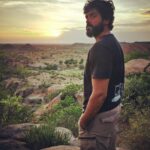 Ashwin Kakumanu Instagram - Took the missus to the shooting spot of #ithuvedalamsollumkathai and we caught the sunset. First time she's coming to a shoot . I wonder if it has to do with a certain guest appearance ;)