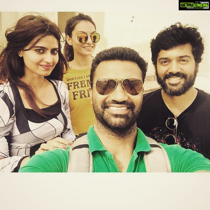 Ashwin Kakumanu Instagram - With agni, kanika and Lezlie. #pushkar #ithuvedalamsollumkadhai