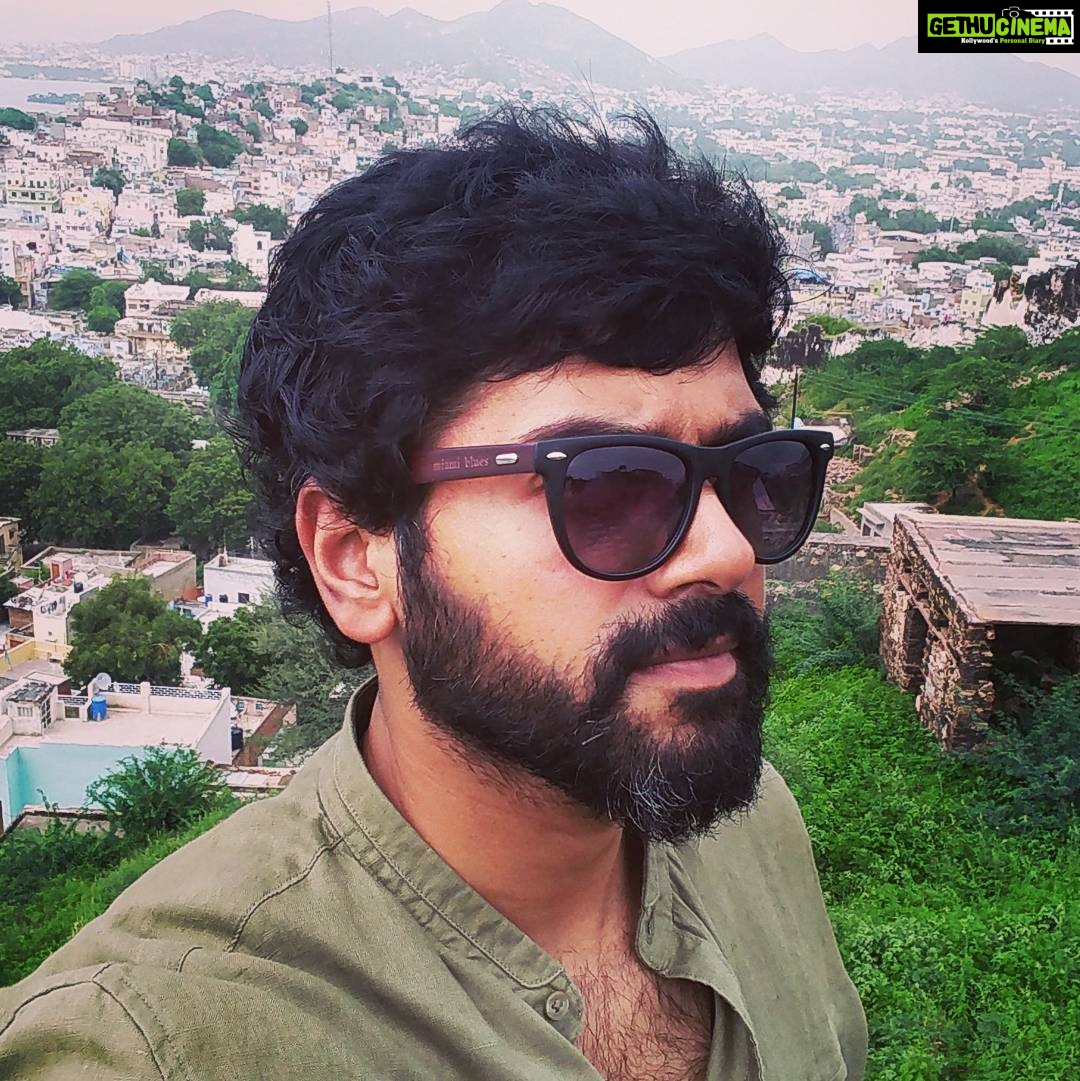 Ashwin Kakumanu Instagram - Shooting 'ithu vedalam sollum Kathai'. #traveldiaries #ajmer