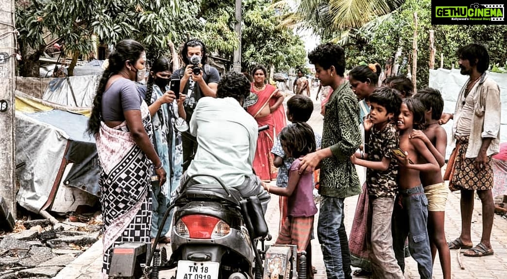 Ashwin Kakumanu Instagram - As part of a project I'm working on, yesterday I went along with Mr.Sridhar of @inspirations_ngo He took me to meet Mr.Gajapathy and his family who cook and distribute food packets to the needy in light of the pandemic. I also followed the young volunteers of the chennai corporation like @abi_the_thamizhan, Kamlesh in Shenoy Nagar who distributed essentials and provisions in that area. I met many new people and it was beautiful to finally go out after the lockdown and meet the people who were instrumental in helping their communities. I wanted to share few photos from my day.Will share more soon as it comes together. @projectvira #covid_19 #pandemic #chennai #spreadlove #sonya7iii #rebuild #fooddrive