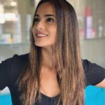 Asmita Sood Instagram - It’s a good hair day 🙌🏻 @harshad_hairstylist 💇‍♀️ #fridayfeeling #itstheweekend