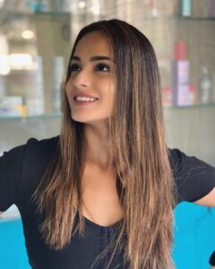 Asmita Sood Instagram - It’s a good hair day 🙌🏻 @harshad_hairstylist 💇‍♀️ 
#fridayfeeling #itstheweekend