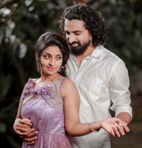 Athmiya Instagram - All love..in each other and all along ❤️ @sanoopknambiar 🤩
@midhun_pk_madhav 💗
@rafikannadiparamba 💗
@_sapnas_makeover 💗
@_aacna_clothing 💗
