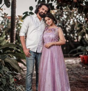 Athmiya Instagram - All love..in each other and all along ❤️ @sanoopknambiar 🤩
@midhun_pk_madhav 💗
@rafikannadiparamba 💗
@_sapnas_makeover 💗
@_aacna_clothing 💗
