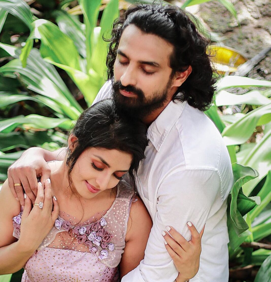 Athmiya Instagram - All love..in each other and all along ❤️ @sanoopknambiar 🤩 @midhun_pk_madhav 💗 @rafikannadiparamba 💗 @_sapnas_makeover 💗 @_aacna_clothing 💗