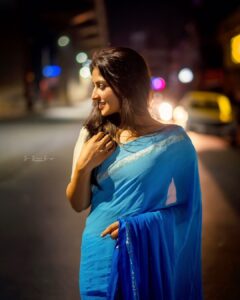 Athmiya Instagram - There are darknesses in life and there are lights, and you are one of the lights, the light of all lights..⚡️💫 PC @janjosephgeorge ♥️ 👗 @sulmi_mehr ♥️ #Vanitha film awards