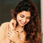 Athmiya Instagram – If u don’t hv smile, I’ll giv u one of mine 🙈🧡
 📸 @lensoutmedia Vagamon