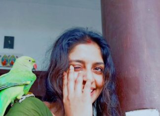 Athmiya Instagram - When we shared some unconditional thoughts 😬🌟🦜❤️ “She decided to free herself,dance into the wind,create a new language..And birds fluttered around her,writing “yes” in the sky..”❤️🦜❤️